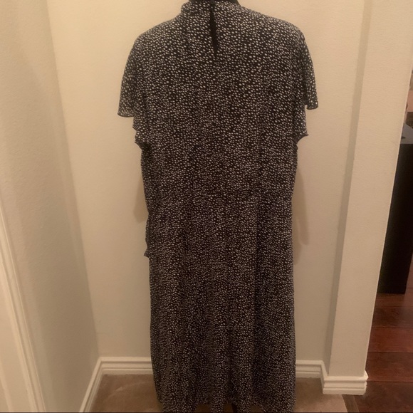 Black and White Signature Collection Dress - Picture 2 of 5